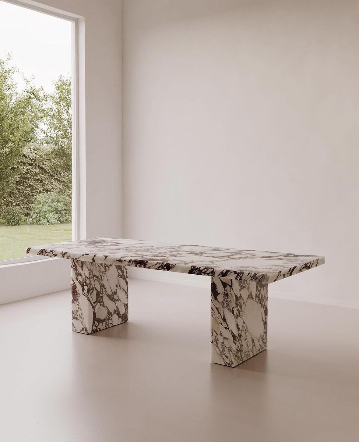 Viola Dining table